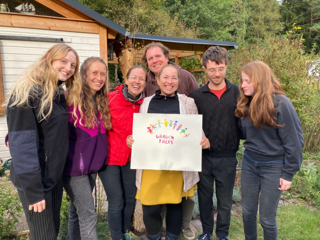 Gestern ist eine neue Puzzlekuh zur Welt gekommen. Das Ergebnis des #teambuilding #kartoffeldruck #workshop “Gemeinsam ein Kunstwerk gestalten” mit einem #team aus Psychologen und Psychologinnen - #teamtag im Garten aus der Reihe “ Garden Talks”. Der Workshop (3h) mit dem Künstler und Kreativcoach Thomas #Preibisch hat allen großen Spaß gemacht #letsarttogether #teambuildinggames #teambuildingseminar #event #goody #artchallenge #team #Institurfürgutelaune #forschung #art #artoninsta #kunst #artwork #inspiration #creative #feier #hochzeit #geburtstag #seminar #Weihnachtsfeier